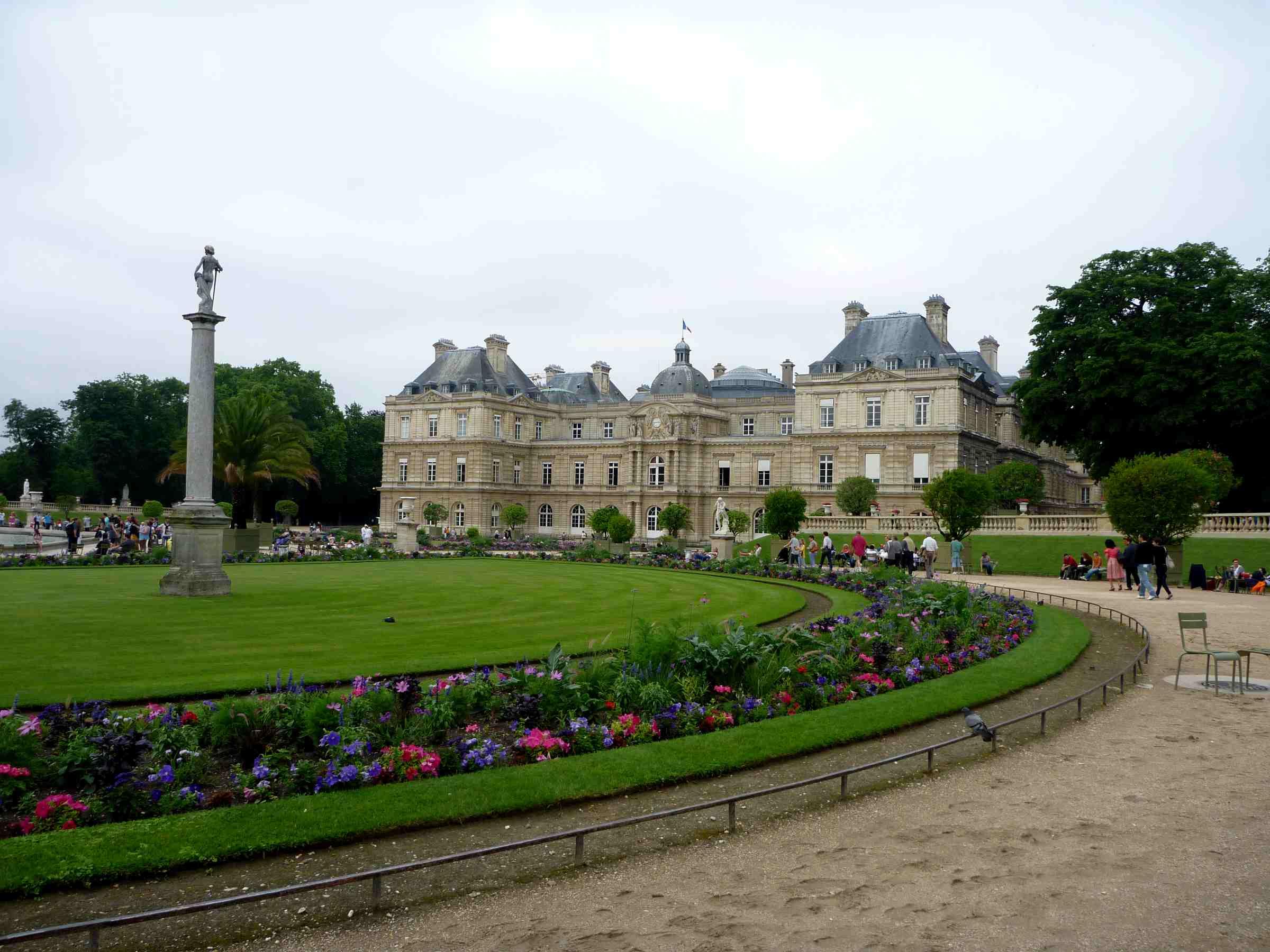 Paris garden. Люксембургский парк в Париже. Люксембургский сад Париж Франция. Парк МЕРВЕЙЕ Люксембург. Люксембургский сад и дворец в Париже.